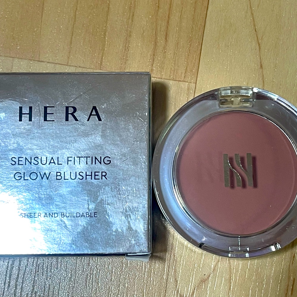 HERA Sensual Fitting Glow Blusher 103 Hidden Mauve 6g. Expired 2026